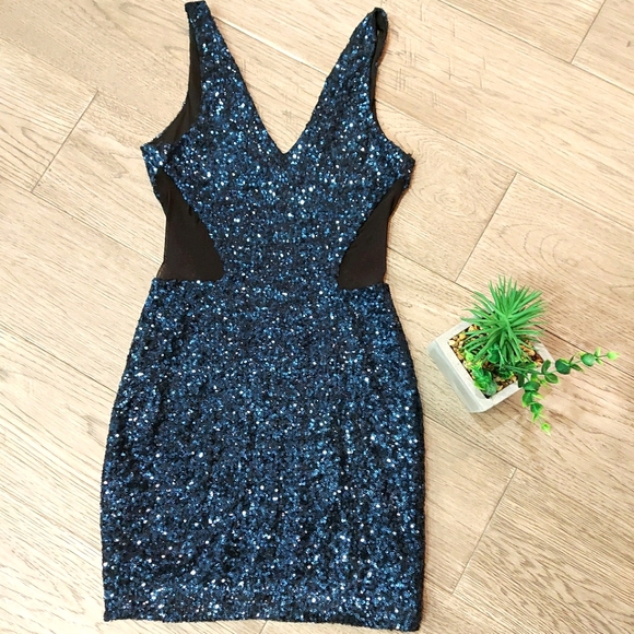 🌟HOST PICK🌟Bebe Blue Sequins Mini Dress size XS - Picture 2 of 5